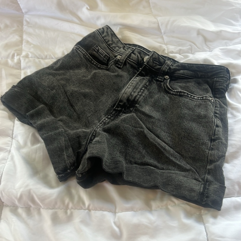 DENIM SHORTS | black cuffed denim shorts